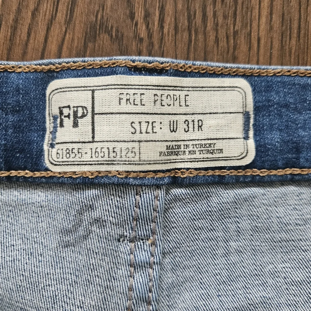 Free People Shark Bite Distressed High Rise Skinny Jeans Size 31R - Picture 5 of 10